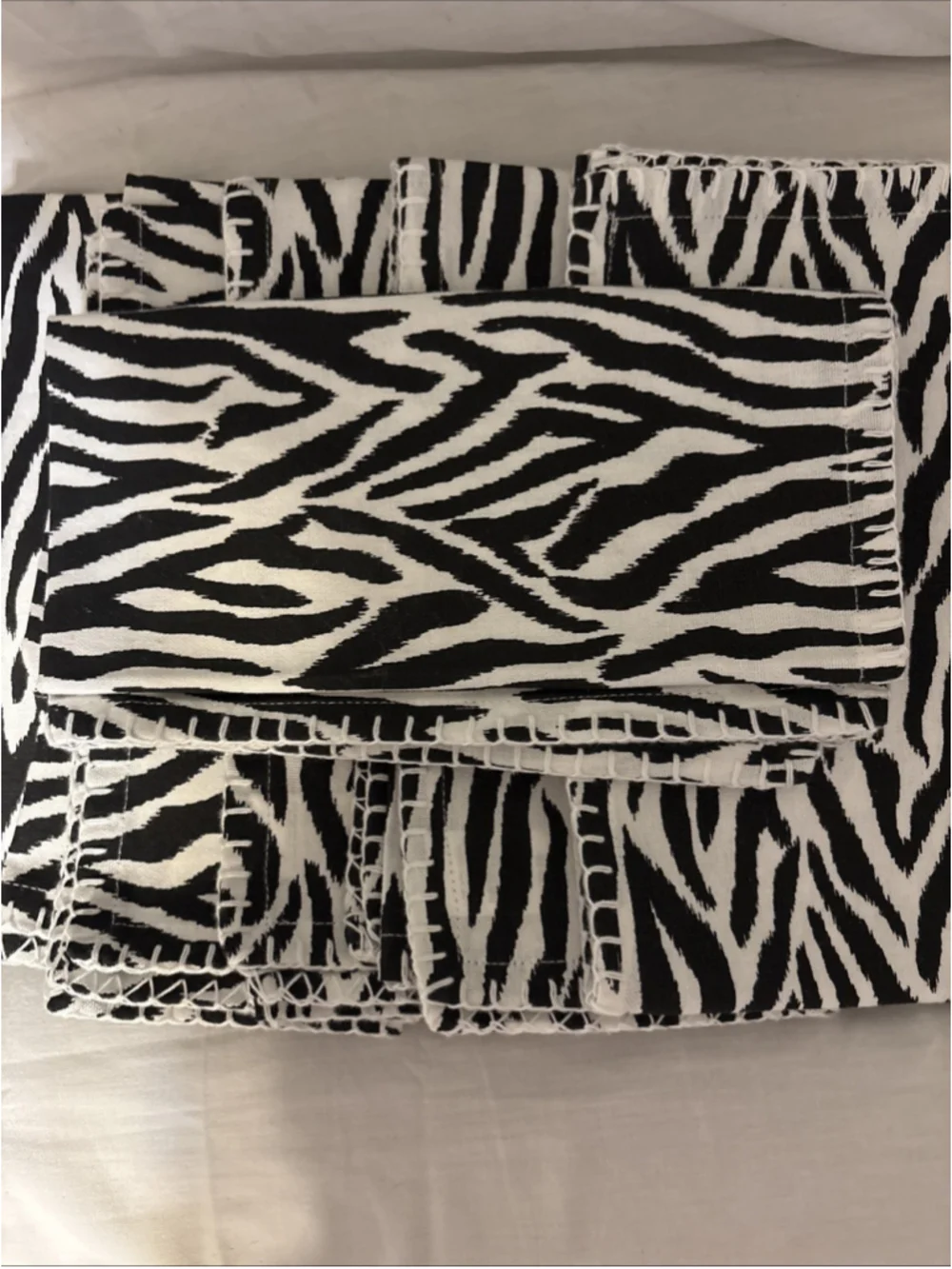 Pier 1 Black/white Zebra Striped Design Cloth Napkins 6. (1090)